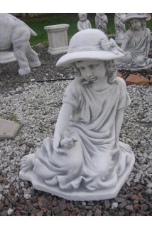 Dziewczynka z ptaszkiem