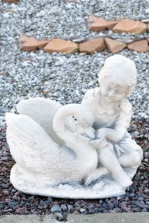 Dziewczynka z łabędziem (donica)